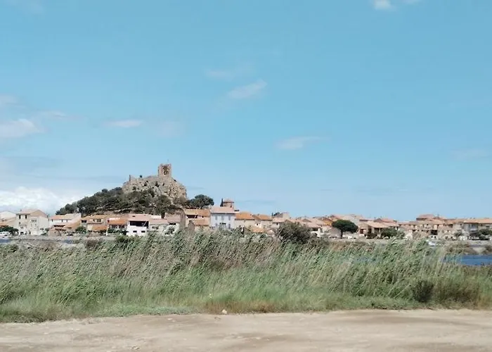 Sur Pilotis En Bord De *