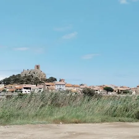 Sur Pilotis En Bord De *