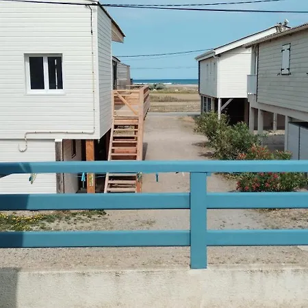 Sur Pilotis En Bord De