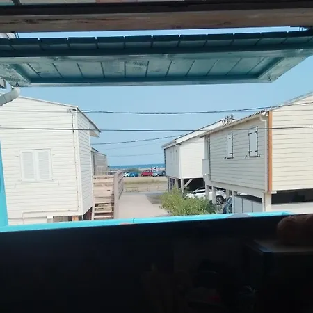 Sur Pilotis En Bord De シャレー