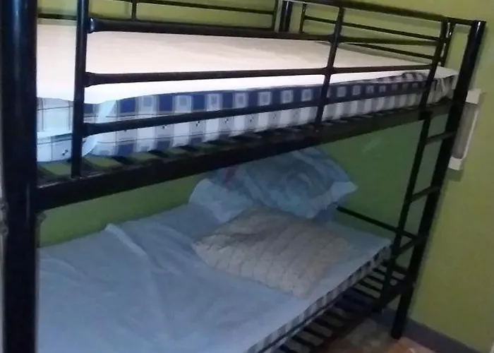 Sur Pilotis En Bord De *